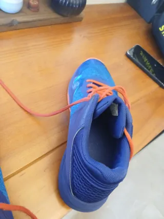 Zapatillas Asics Azules y Rojas