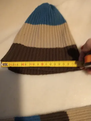 Bufanda y gorros de lana a rayas