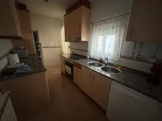 Casa con almacen individual.