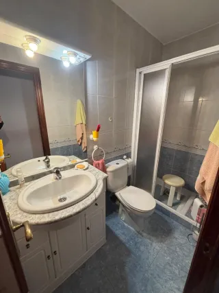 Casa con almacen individual.