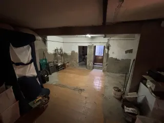 Casa con almacen individual.