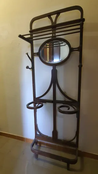 Perchero antiguo con espejo y paragüero