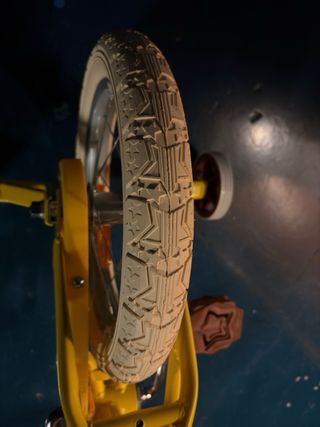 Bicicleta infantil amarilla con cesta ,NUEVA .