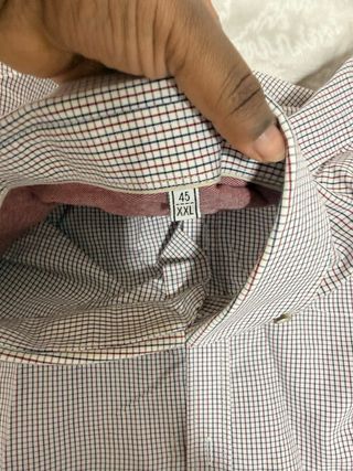 Camisa de vestir a cuadros gris y blanca