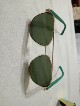 Occhiali da sole verdi e argento