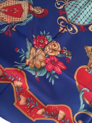 Pañuelo de seda estampado floral