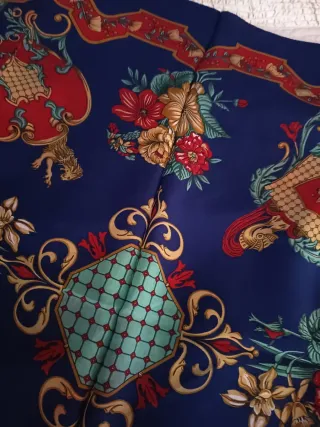 Pañuelo de seda estampado floral