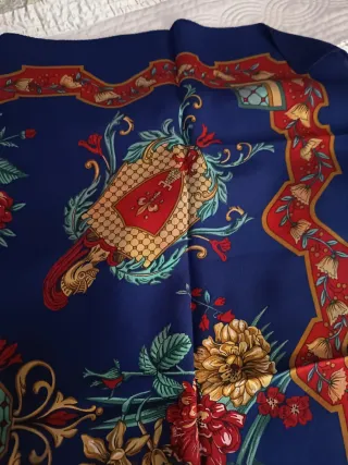 Pañuelo de seda estampado floral