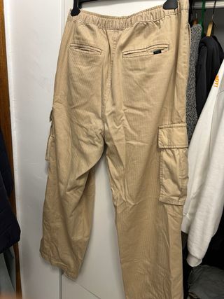 Pantalón cargo Pull&Bear beige Talla L