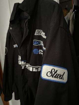 Chaqueta Pull&Bear estilo racing negra