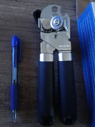 Abrelatas manual metal y plástico