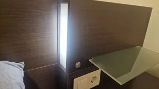 Cama doble moderna madera y cristal