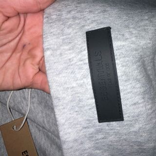 Sudadera Essentials Fear of God Gris