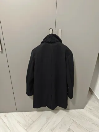 Cappotto uomo nero Shein con collo in pelliccia