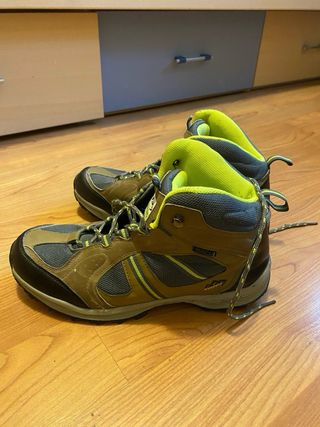 Botas de montaña marrones Talla 45 Marca Tenth