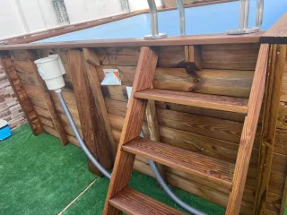 Piscina de madera y plástico