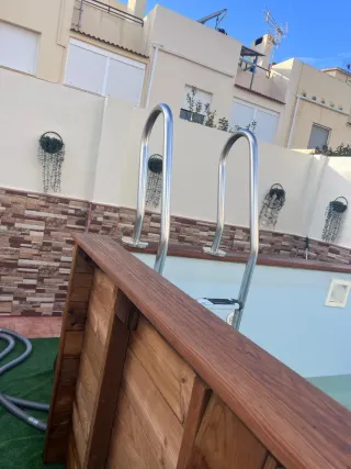 Piscina de madera y plástico