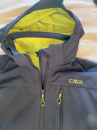Anorak CMP negro con capucha