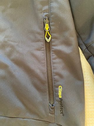 Anorak CMP negro con capucha