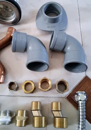 Material fontanería varios