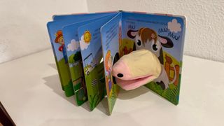 Libro- marioneta Titeremania - La Vaca Blanca