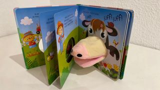 Libro- marioneta Titeremania - La Vaca Blanca