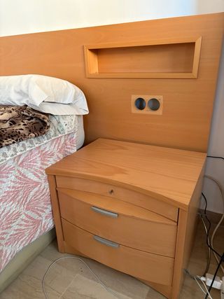 Cabecero y 2 mesitas de noche de madera