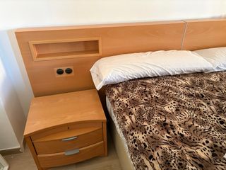 Cabecero y 2 mesitas de noche de madera