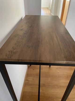 Mesa alta y 2 taburetes