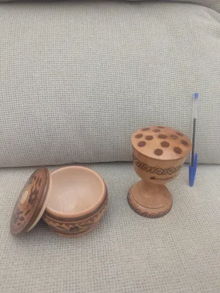 Artesanía Rumana madera: Cucharón, platos, caja