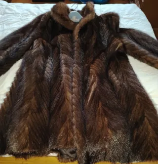 Abrigo de piel marrón