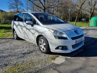 Peugeot 5008 2011