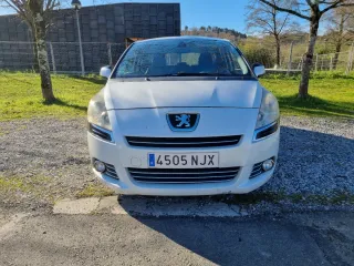 Peugeot 5008 2011