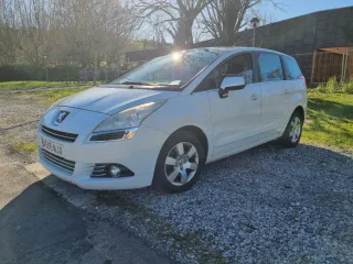 Peugeot 5008 2011