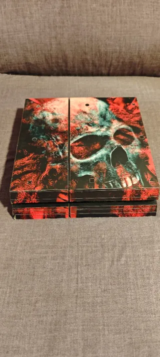 PS4 + 8 juegos + mando spectrum