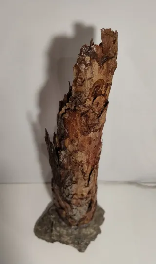 Lampada di design in pietra e legno