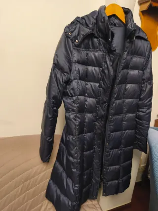 Plumas azul con capucha