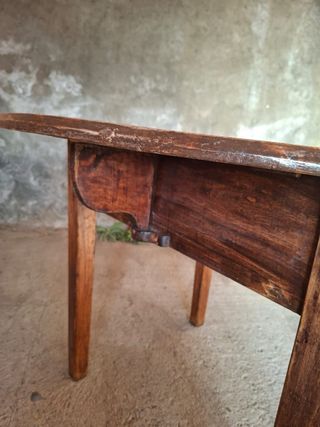 Mesa redonda madera maciza antigua