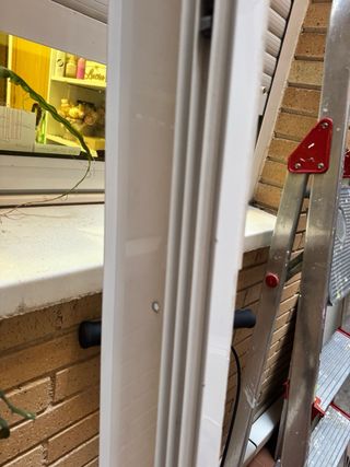 Puerta corredera aluminio blanca