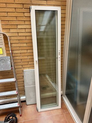Puerta corredera aluminio blanca