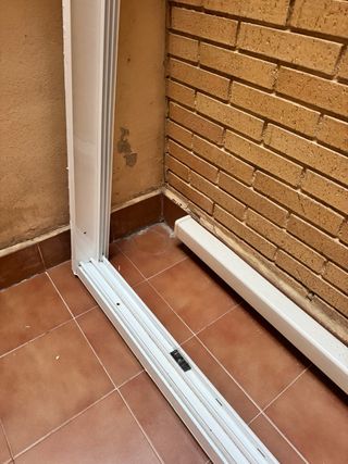 Puerta corredera aluminio blanca