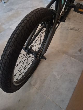 Bicicleta BMX gris
