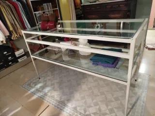 Mostrador expositor de hierro y cristal