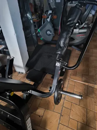 Máquina Hip Thrust Gimnasio