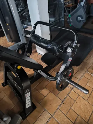 Máquina Hip Thrust Gimnasio