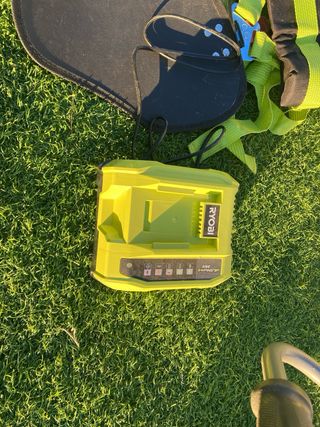 Desbrozadora Ryobi con Batería y Cargador