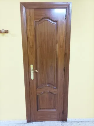 Puerta de madera maciza interior