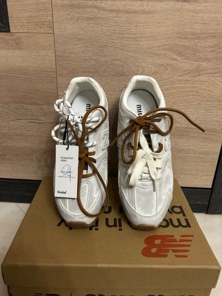 Tênis Miu Miu x New Balance Branco