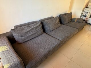Sofá modular gris de tela