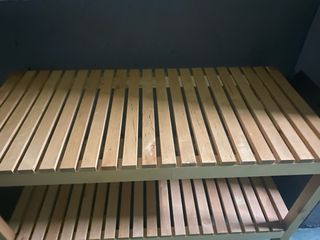 Banco zapatero de madera con estante